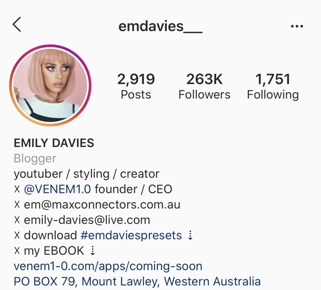 Fashion influencer Emily Davies incorporates her hashtag in her Instagram bio
