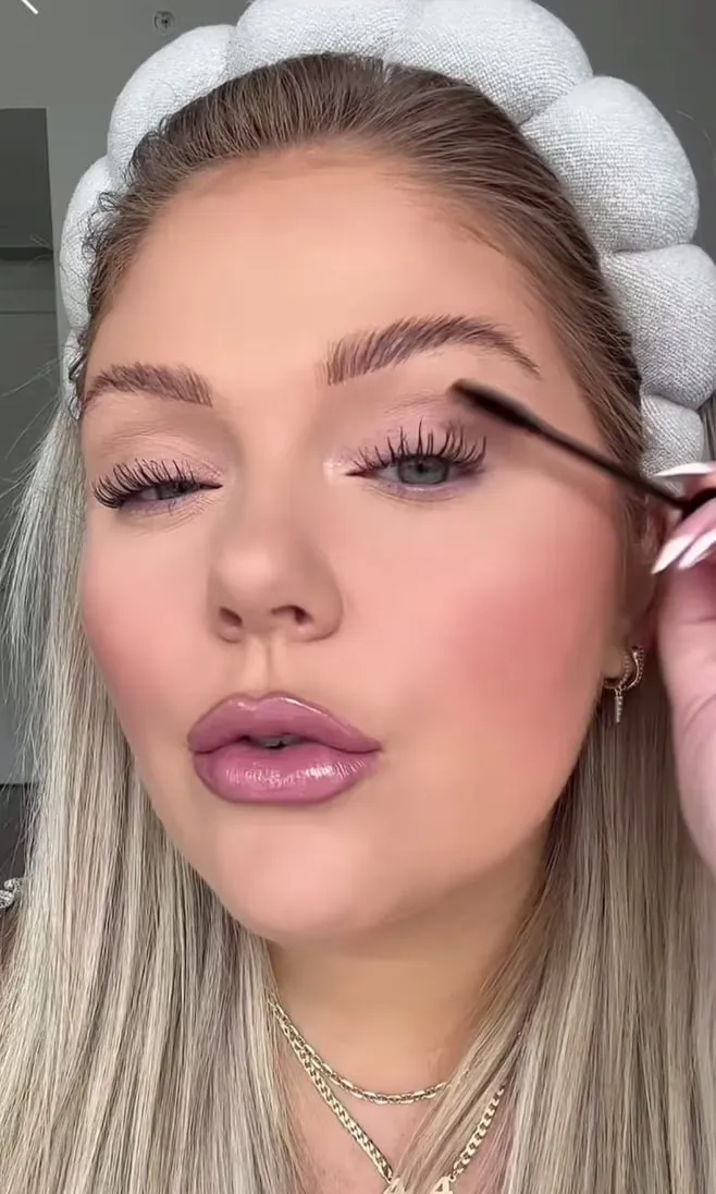 A creator brings a mascara wand toward the lashes in the CLIO Prime Day campaign.